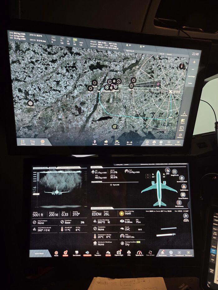 Simulator IOS moving map with FMS data overlay